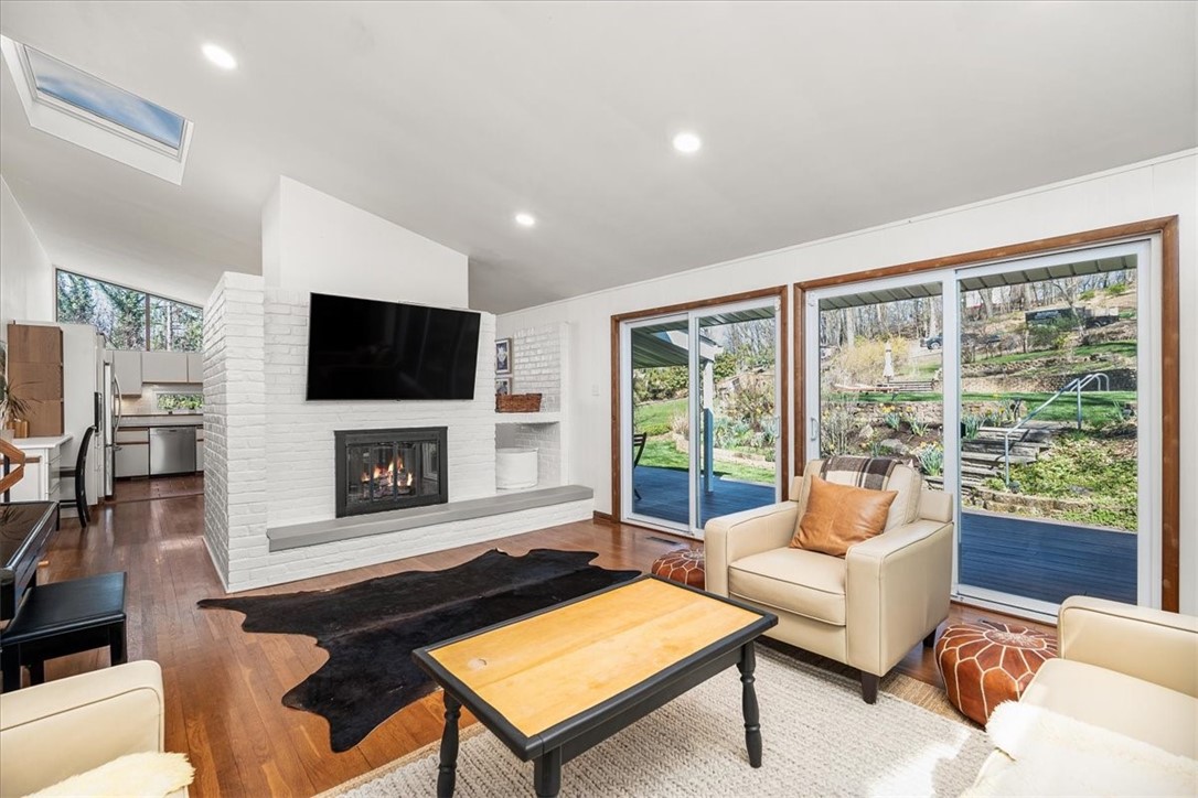 912 W Sutter Rd
