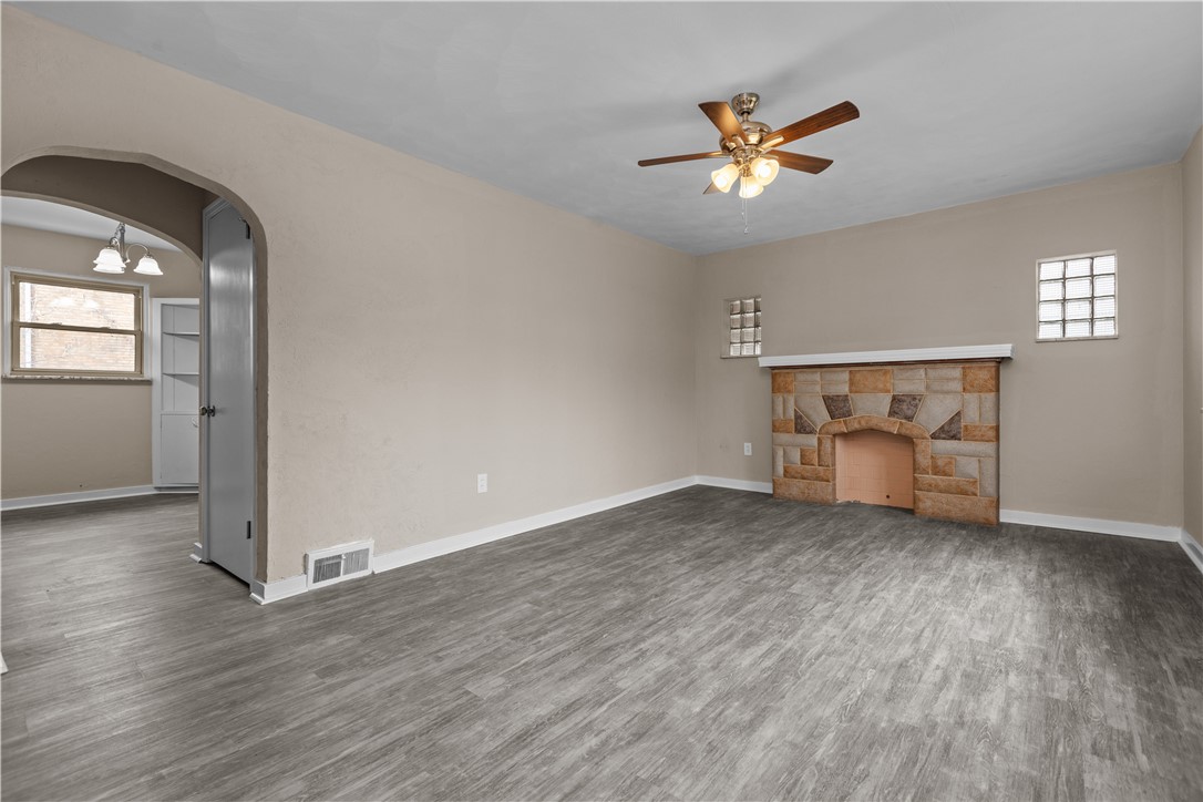 138 W Larkspur St