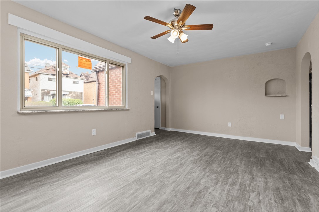 138 W Larkspur St