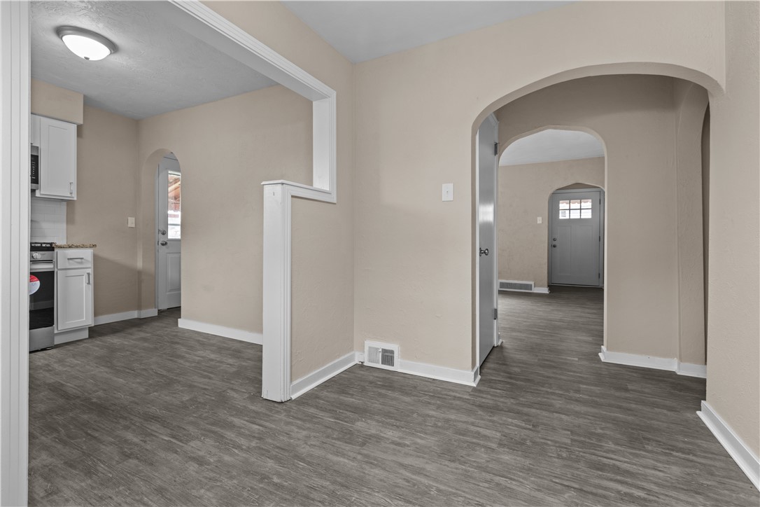 138 W Larkspur St