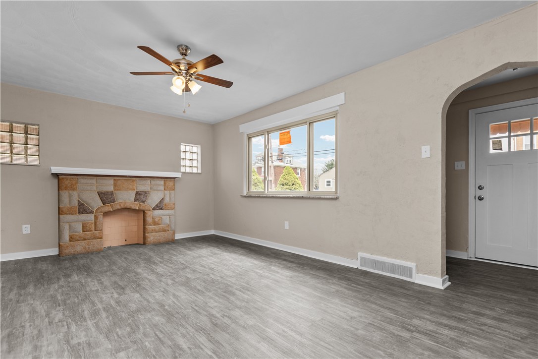138 W Larkspur St