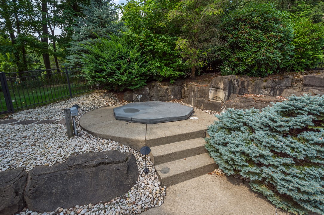 913 Highlander Circle