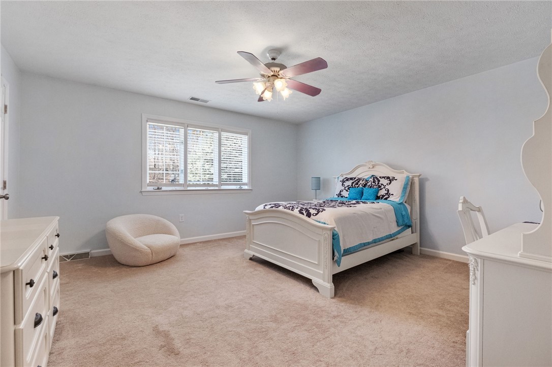 913 Highlander Circle