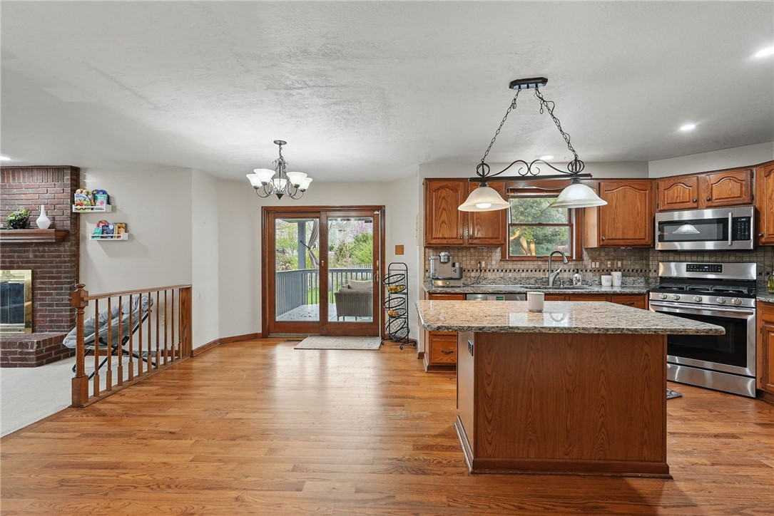211 Meadowbrook Dr