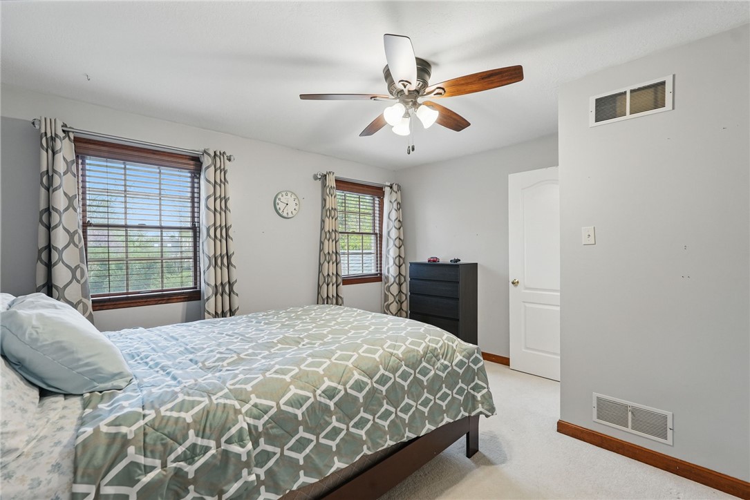211 Meadowbrook Dr