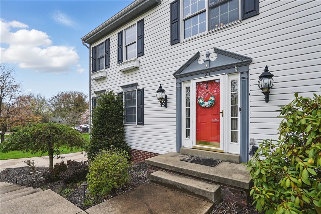 211 Meadowbrook Dr