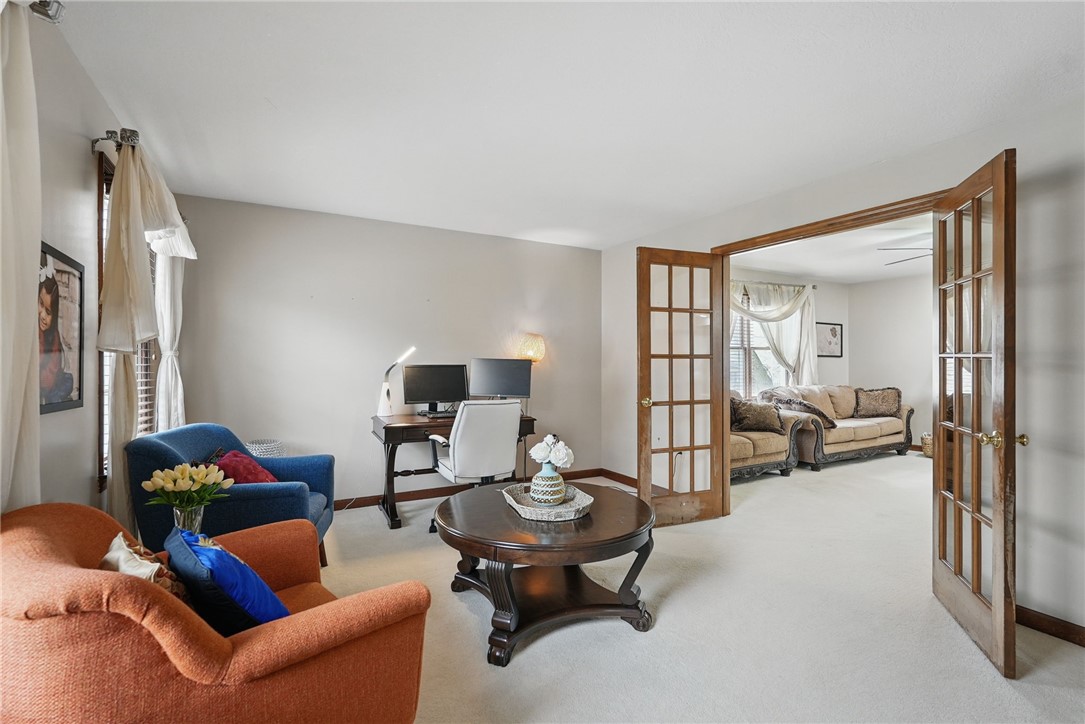 211 Meadowbrook Dr