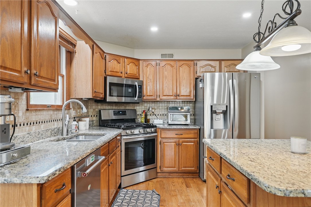 211 Meadowbrook Dr