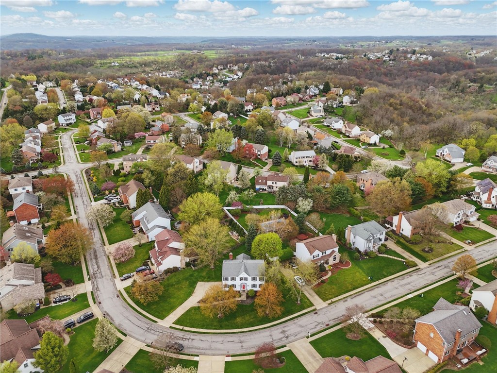 211 Meadowbrook Dr