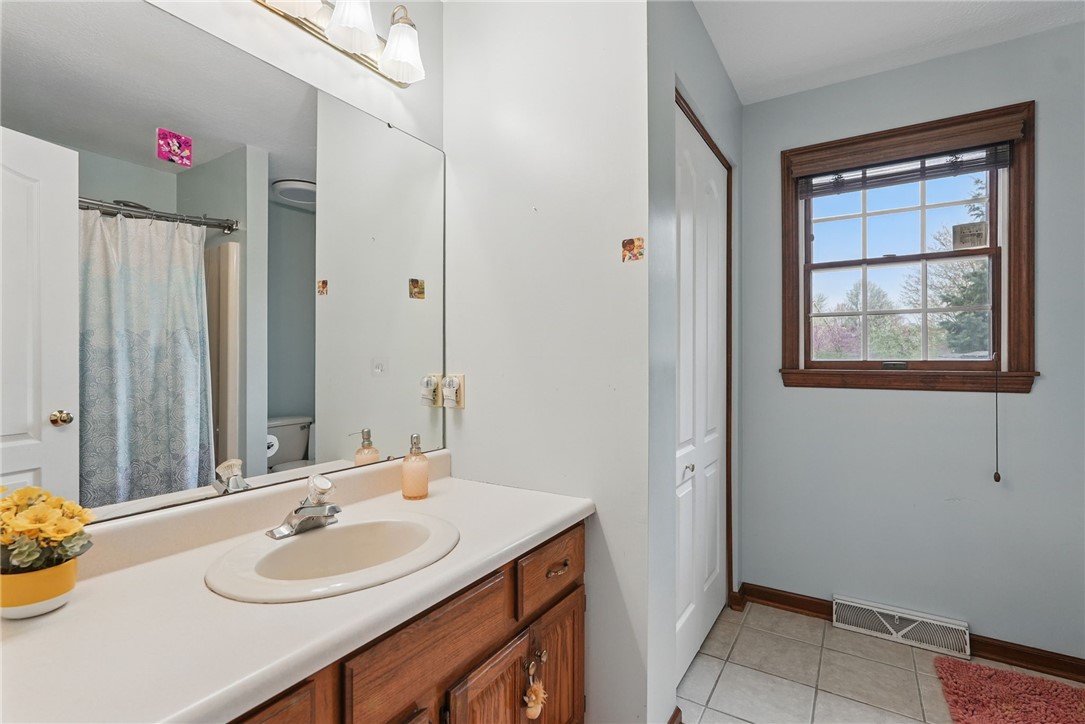 211 Meadowbrook Dr