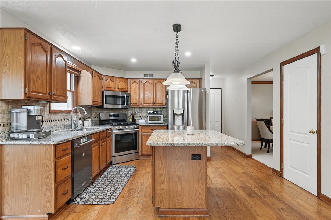211 Meadowbrook Dr