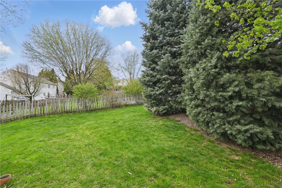 211 Meadowbrook Dr