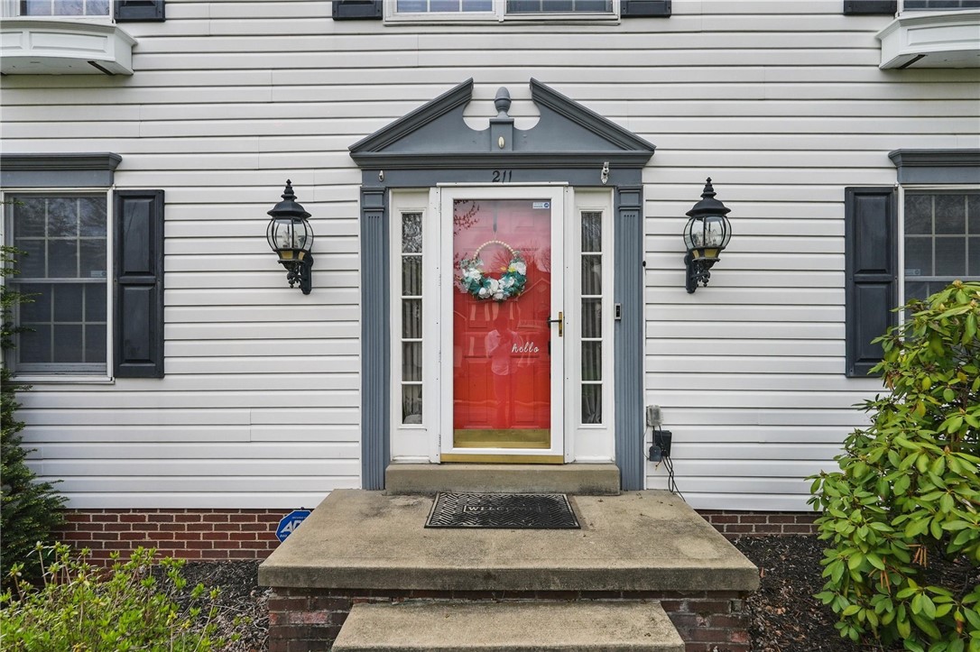 211 Meadowbrook Dr
