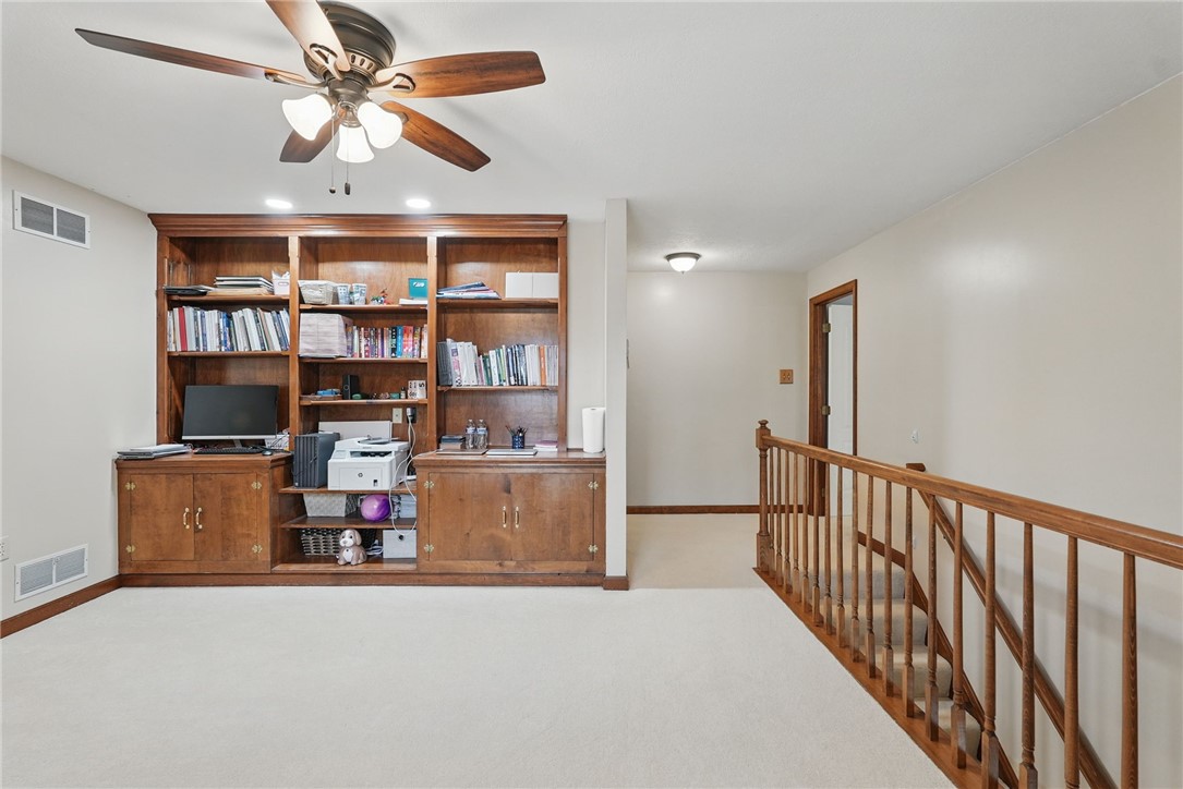 211 Meadowbrook Dr