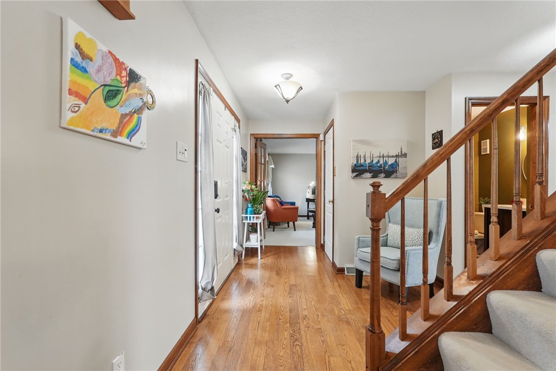 211 Meadowbrook Dr