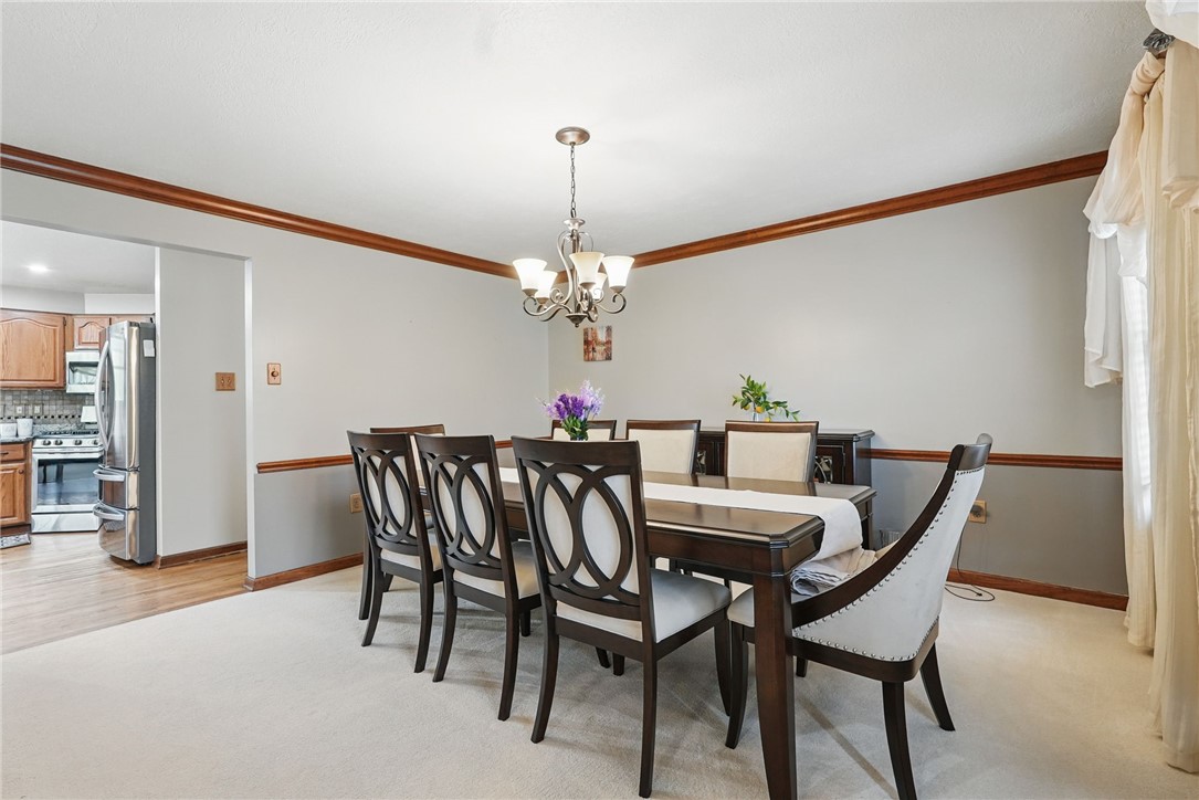 211 Meadowbrook Dr