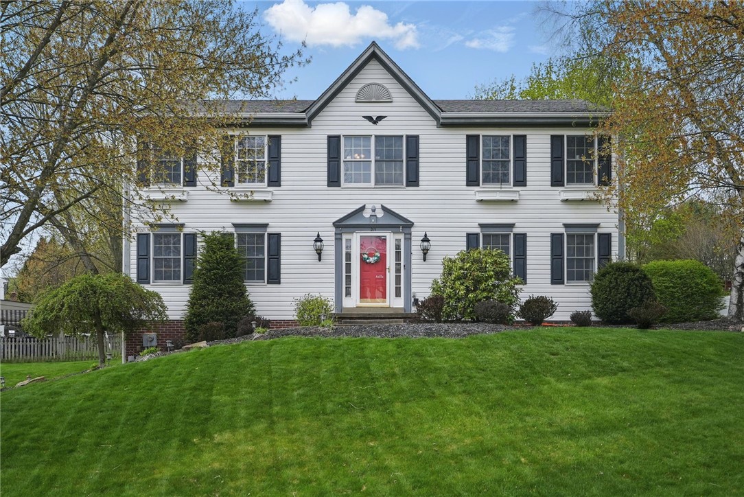 211 Meadowbrook Dr