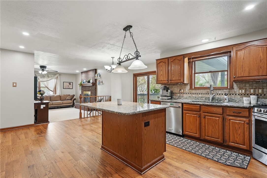 211 Meadowbrook Dr