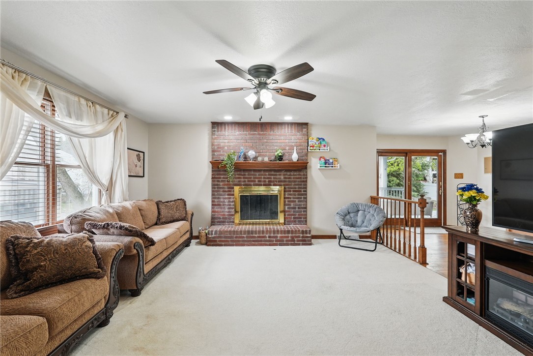 211 Meadowbrook Dr