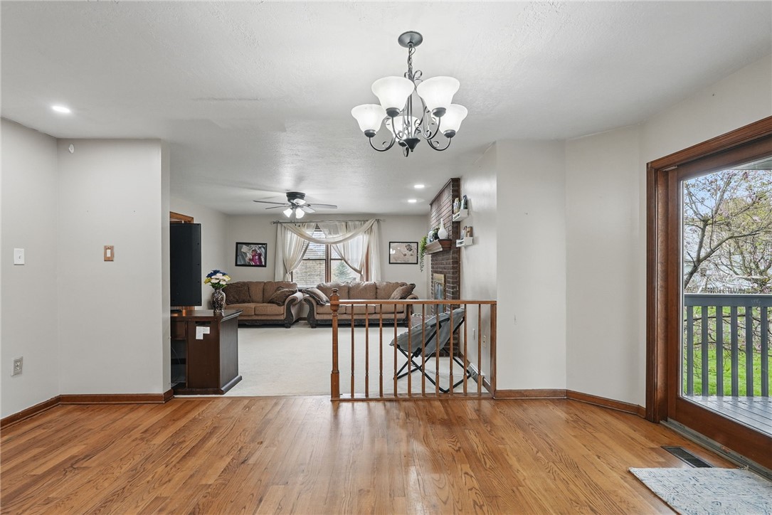 211 Meadowbrook Dr