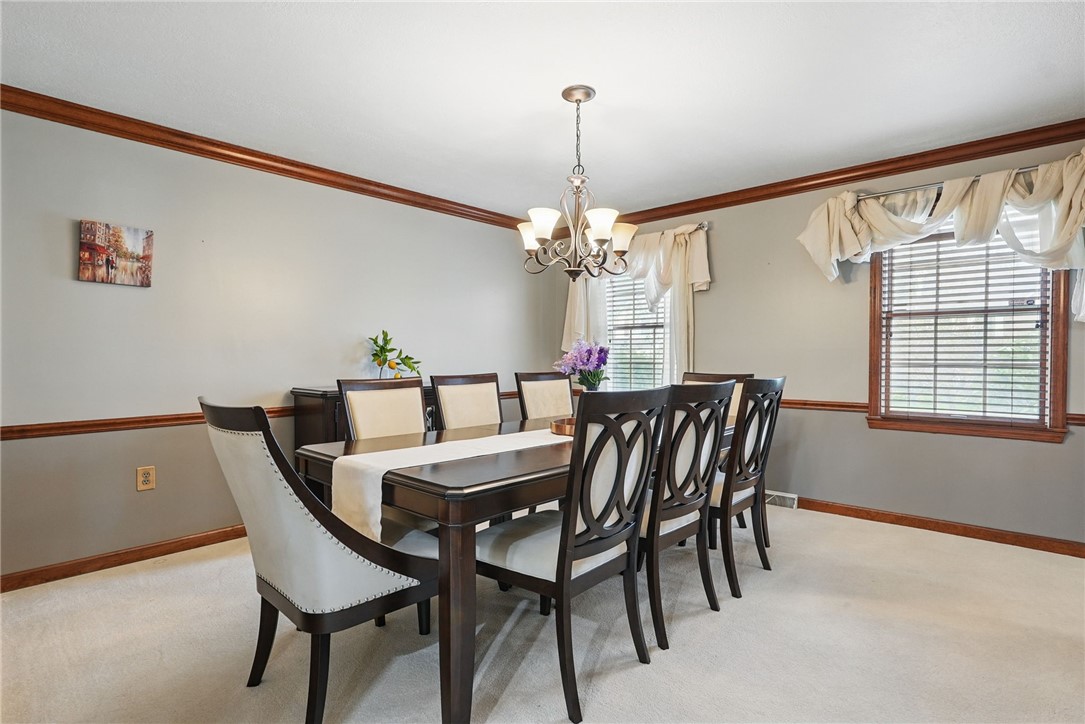211 Meadowbrook Dr