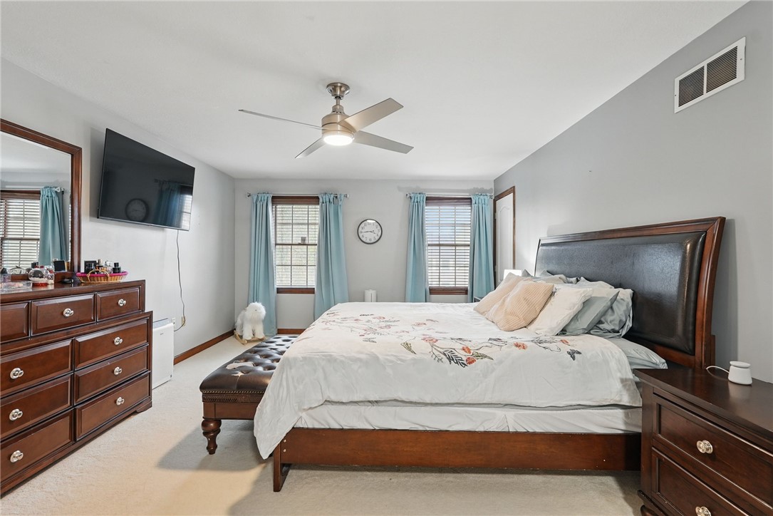 211 Meadowbrook Dr