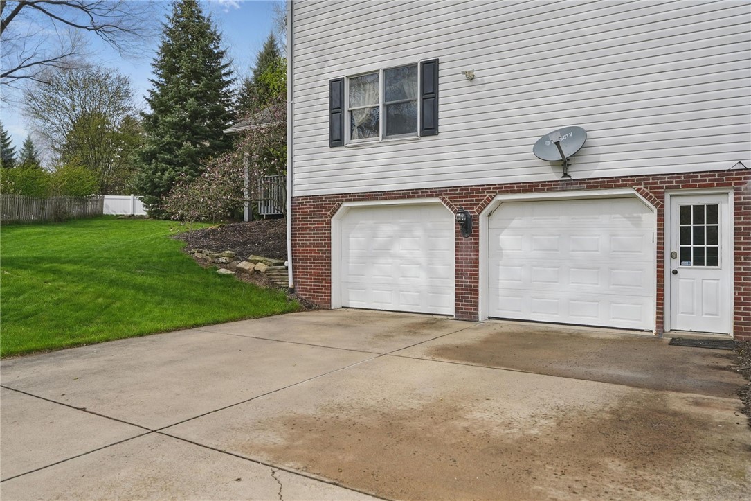 211 Meadowbrook Dr