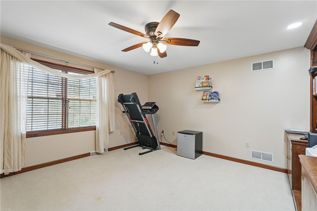 211 Meadowbrook Dr