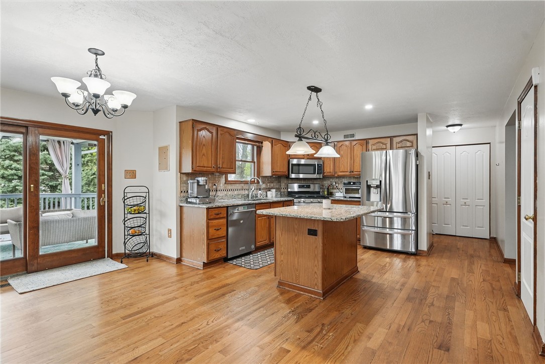 211 Meadowbrook Dr