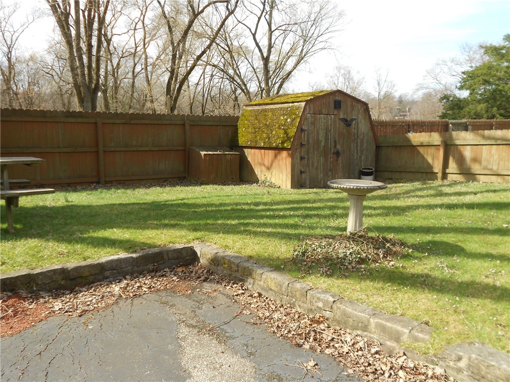 552 Crestline Dr