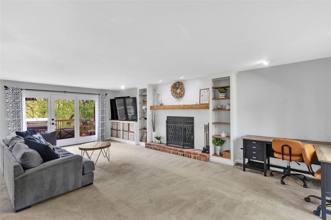 10186 Woodbury Dr