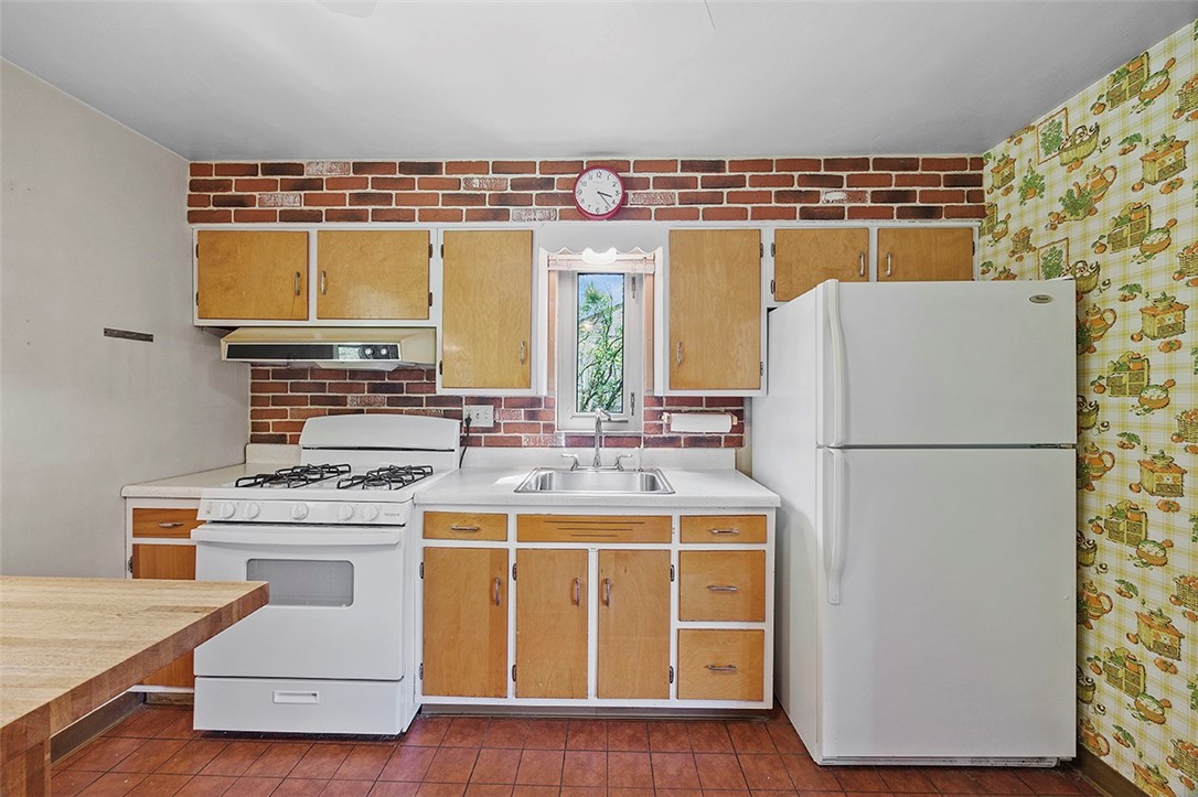 19 Christine Dr
