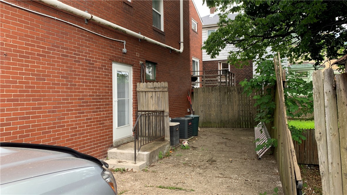 2237 Broadway Ave