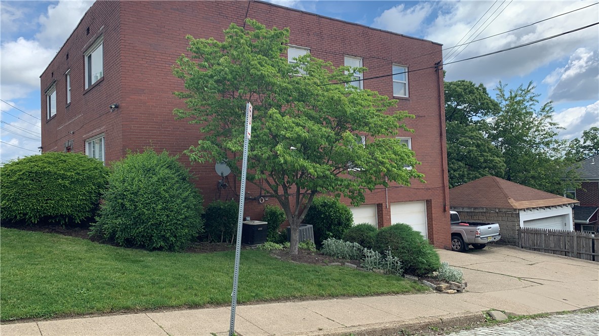 2237 Broadway Ave