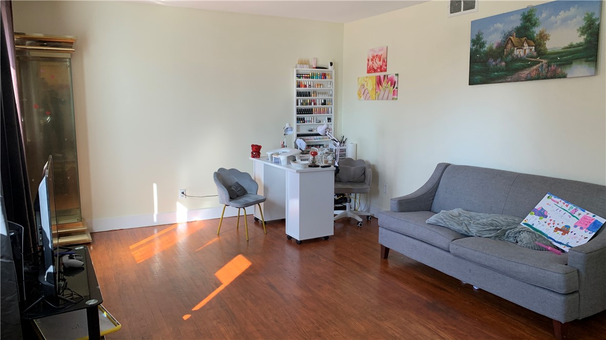 2237 Broadway Ave