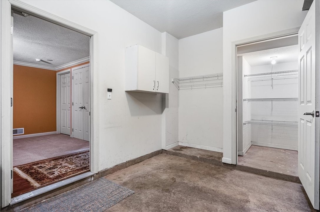 93 Shenot Rd