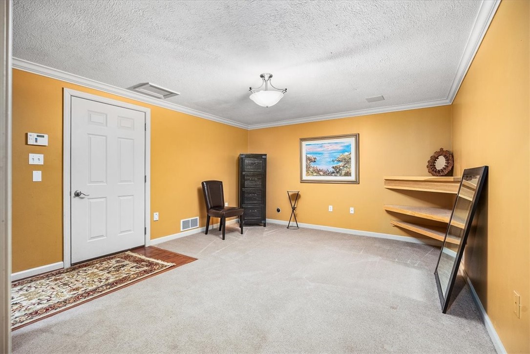 93 Shenot Rd