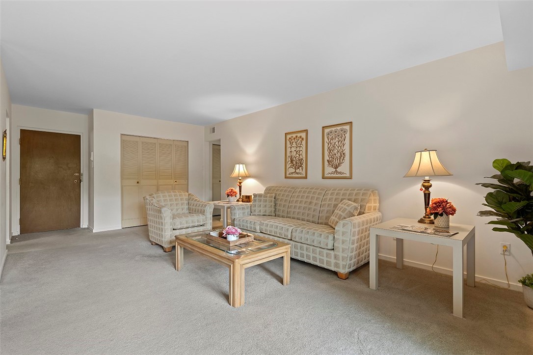 595 Calais Dr 316