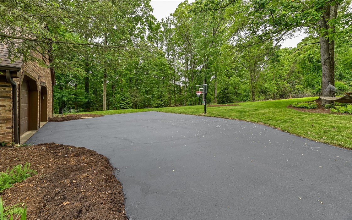4541 Nature Trail Dr