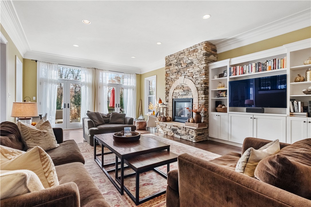 338 Buckingham Dr