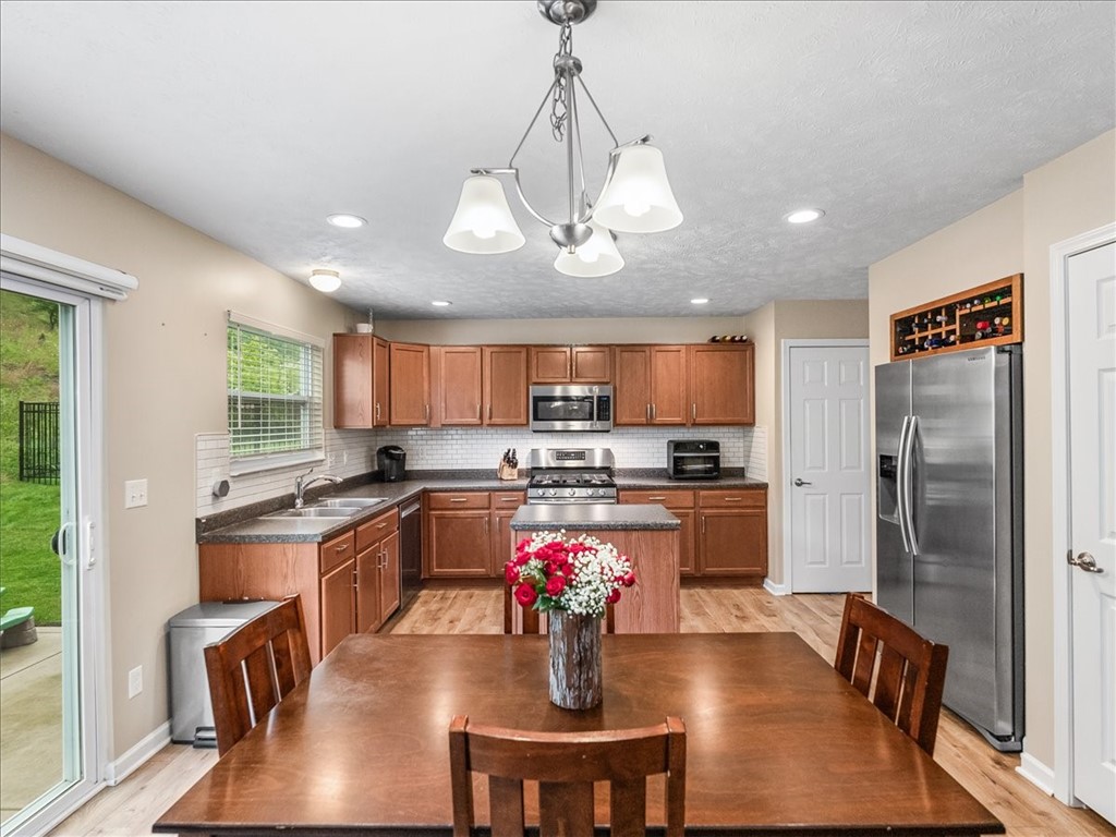 8045 Maureen Dr