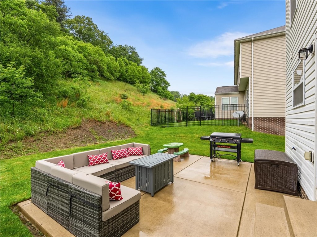 8045 Maureen Dr