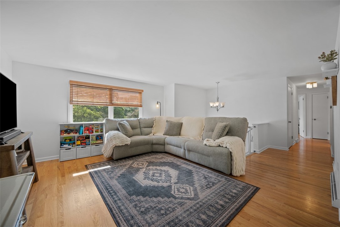 2925 Albine Dr
