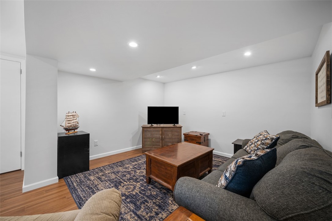 2925 Albine Dr