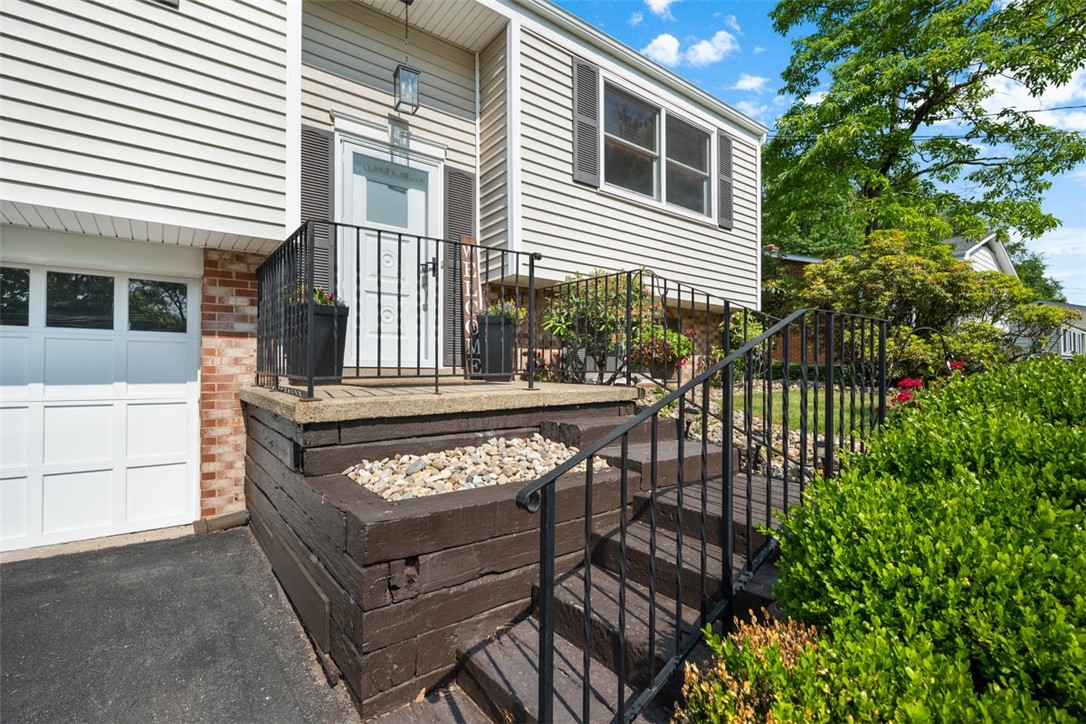 2925 Albine Dr