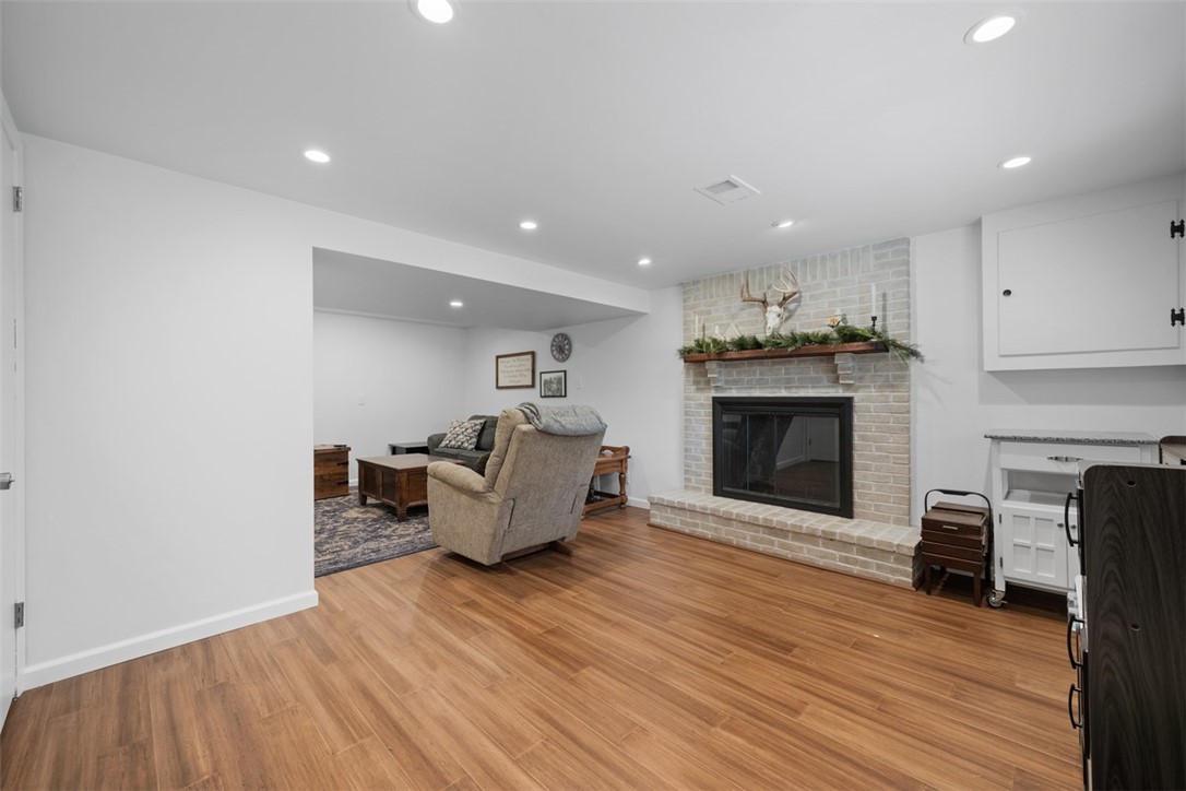 2925 Albine Dr