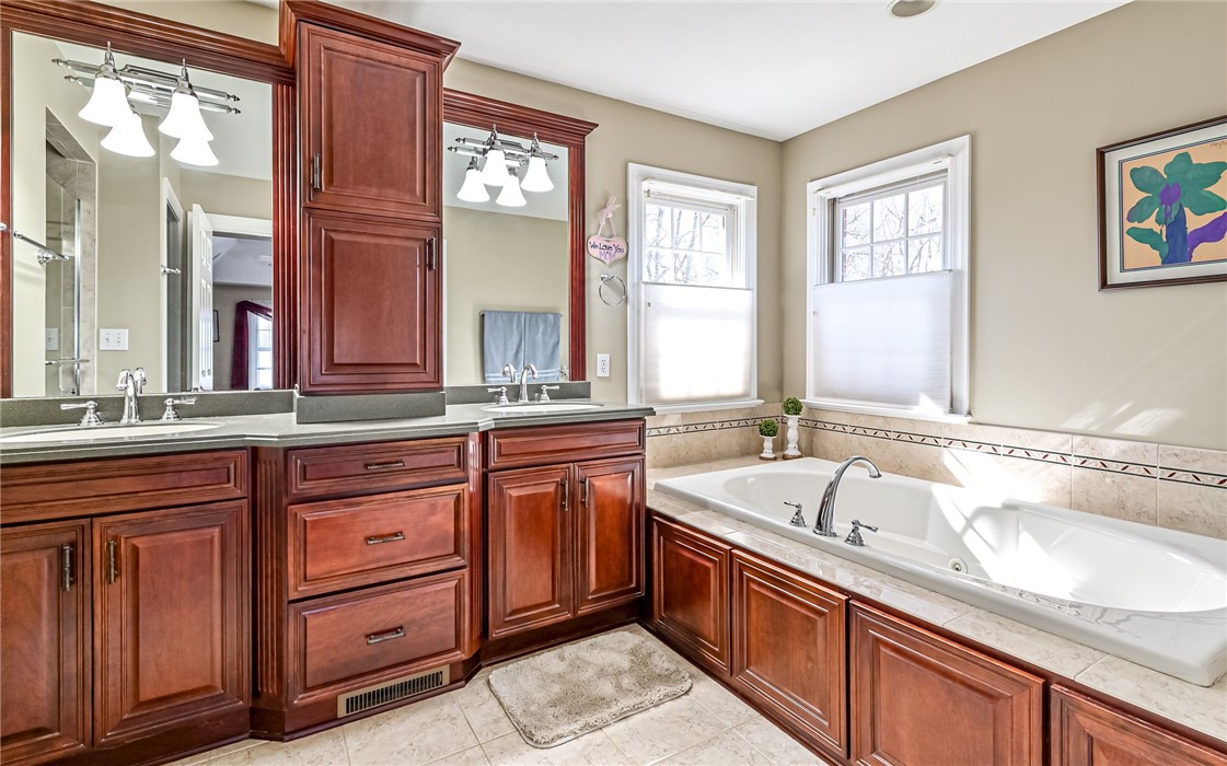 3124 Canterbury Dr
