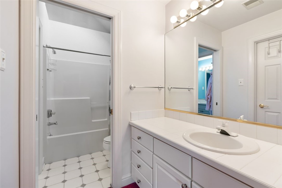 115 Lyndhurst Cir