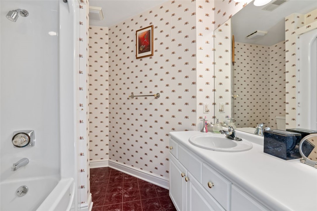 115 Lyndhurst Cir