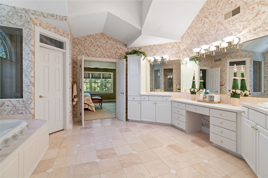 115 Lyndhurst Cir